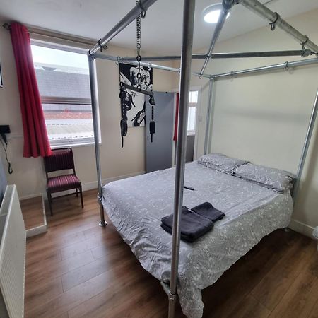 Xtasia Adult Hotel - Adults Only West Bromwich Bagian luar foto