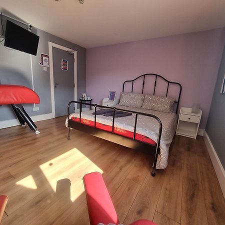 Xtasia Adult Hotel - Adults Only West Bromwich Bagian luar foto